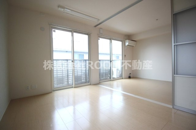 その他部屋・スペース　落ち着いた色調の洋室です