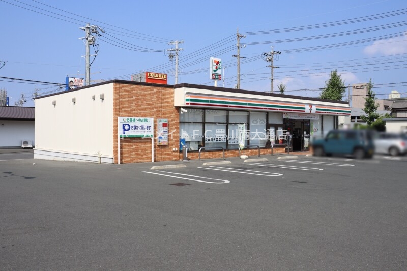 コンビニ　セブンイレブン豊川千歳３丁目店（コンビニ）まで578m