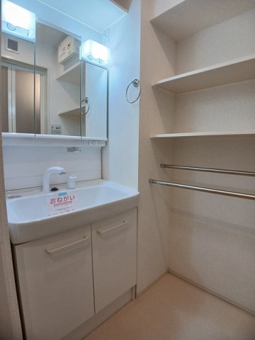 洗面設備　使いやすい洗面所です