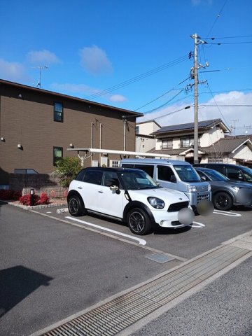 駐車場　駐車場があるので、車を買う予定の方も安心です
