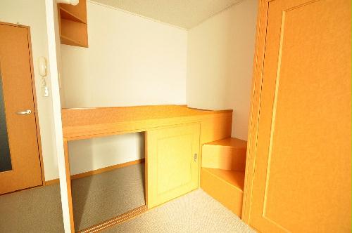 その他　ベッド下には広々収納スペース！