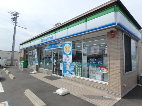 コンビニ　ファミリーマート美濃松栄町店（コンビニ）まで376m