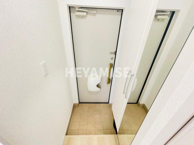 玄関　※室内画像は類似物件のもの