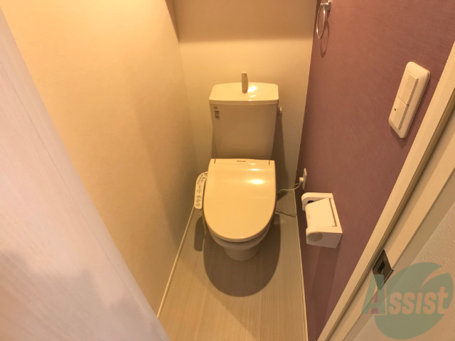 トイレ　人気のウォシュレットつきのトイレです。快適ですよ。