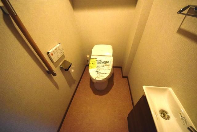 トイレ　★　清潔感のあるお手洗いです　★