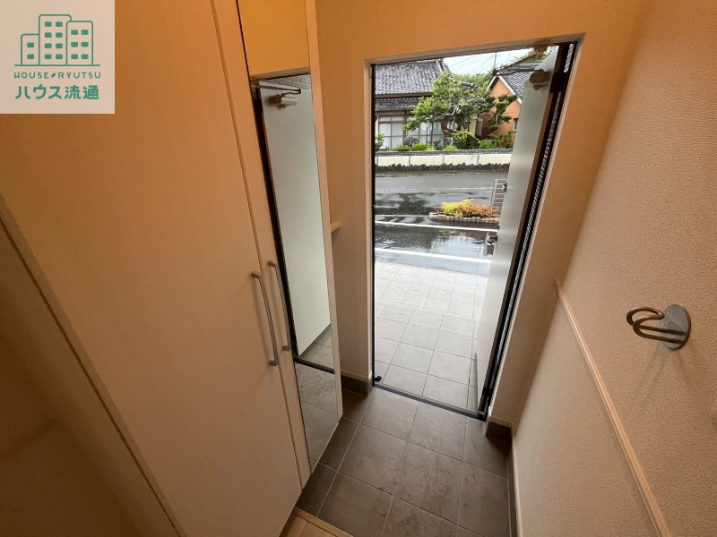 玄関　同タイプ別号室のお写真です