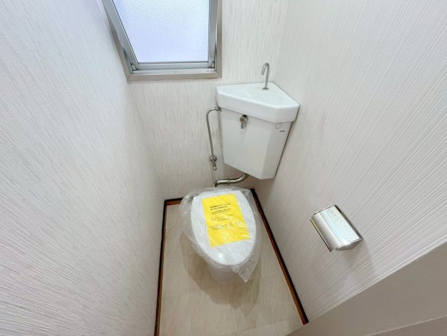 近鉄京都線 大和西大寺駅 徒歩10分 3階建 築44年のトイレ写真