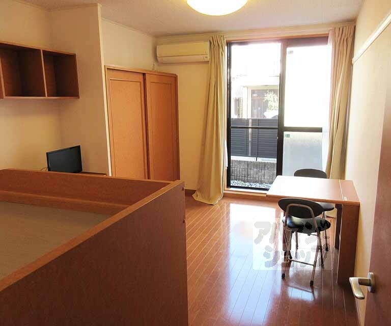 居室・リビング　天井の高いお部屋です！