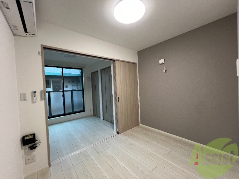 居室・リビング　ＤＫ６帖の洋室です。お部屋も部屋があるので広々としています。