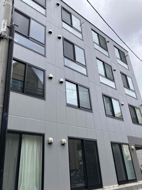 建物外観　４階建ての賃貸マンション