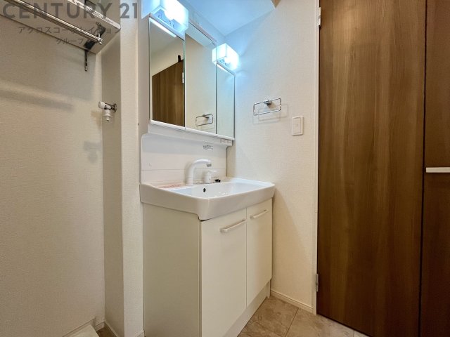 洗面設備　洗髪洗面化粧台付き