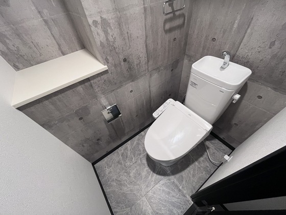 トイレ　※別の部屋の写真です。