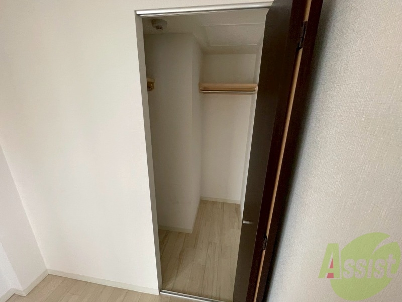 収納　クローゼットは奥行きもあり、荷物が多い方でも安心です。