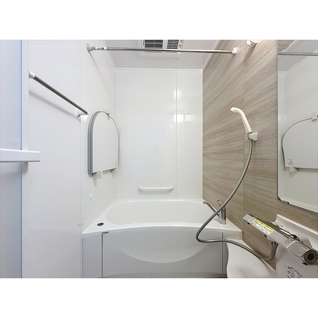 バス・シャワールーム　サーモスタット水栓で温度調節もラクラク