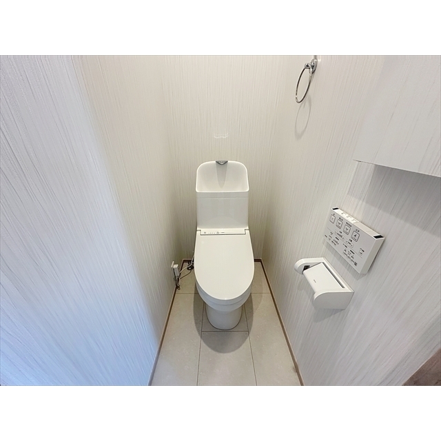 トイレ　快適なシャワートイレです