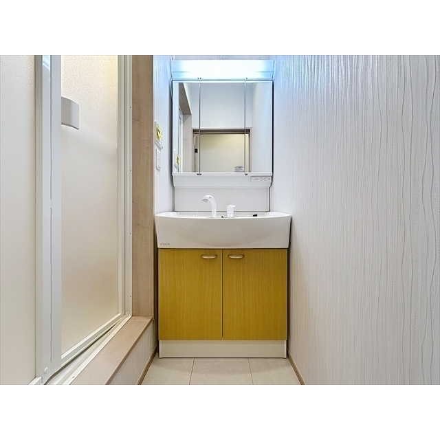 洗面設備　身支度に便利な洗髪洗面化粧台