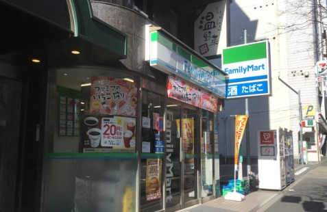 コンビニ　ファミリーマート 代々木駅西店（コンビニ）まで364m