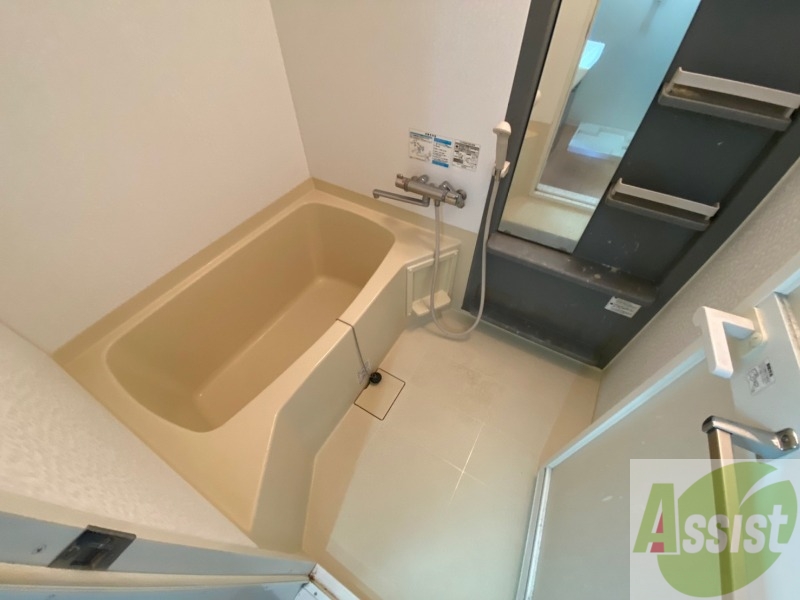 バス・シャワールーム　お風呂になります。一日の疲れを癒してくださいね。