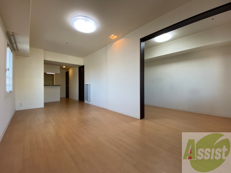 居室・リビング　広くてキレイなお部屋が広がっていて、充実した生活が送れそう。