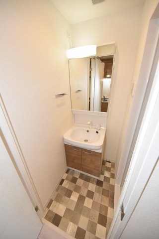 洗面設備　ゆったりとスペースのある洗面所