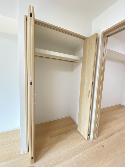 収納　パイプハンガー付き☆畳まず衣類を掛けることができます♪