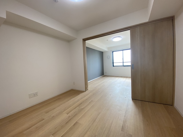 居室・リビング　自由に家具を配置できる広々としたリビングです♪