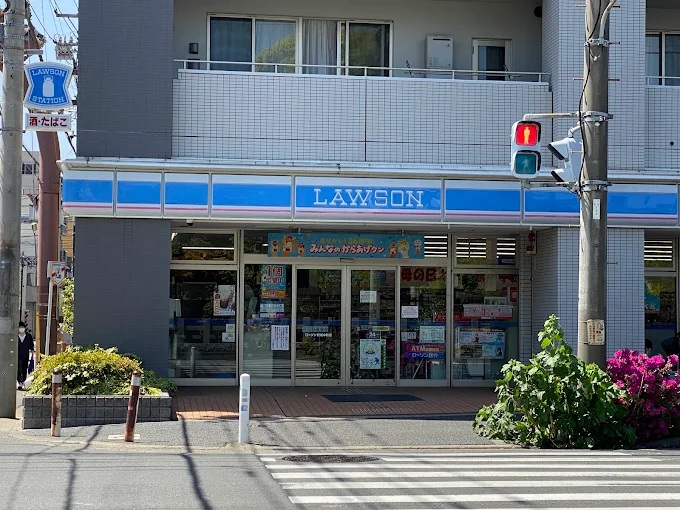 コンビニ　ローソン新城中町店（コンビニ）まで337m