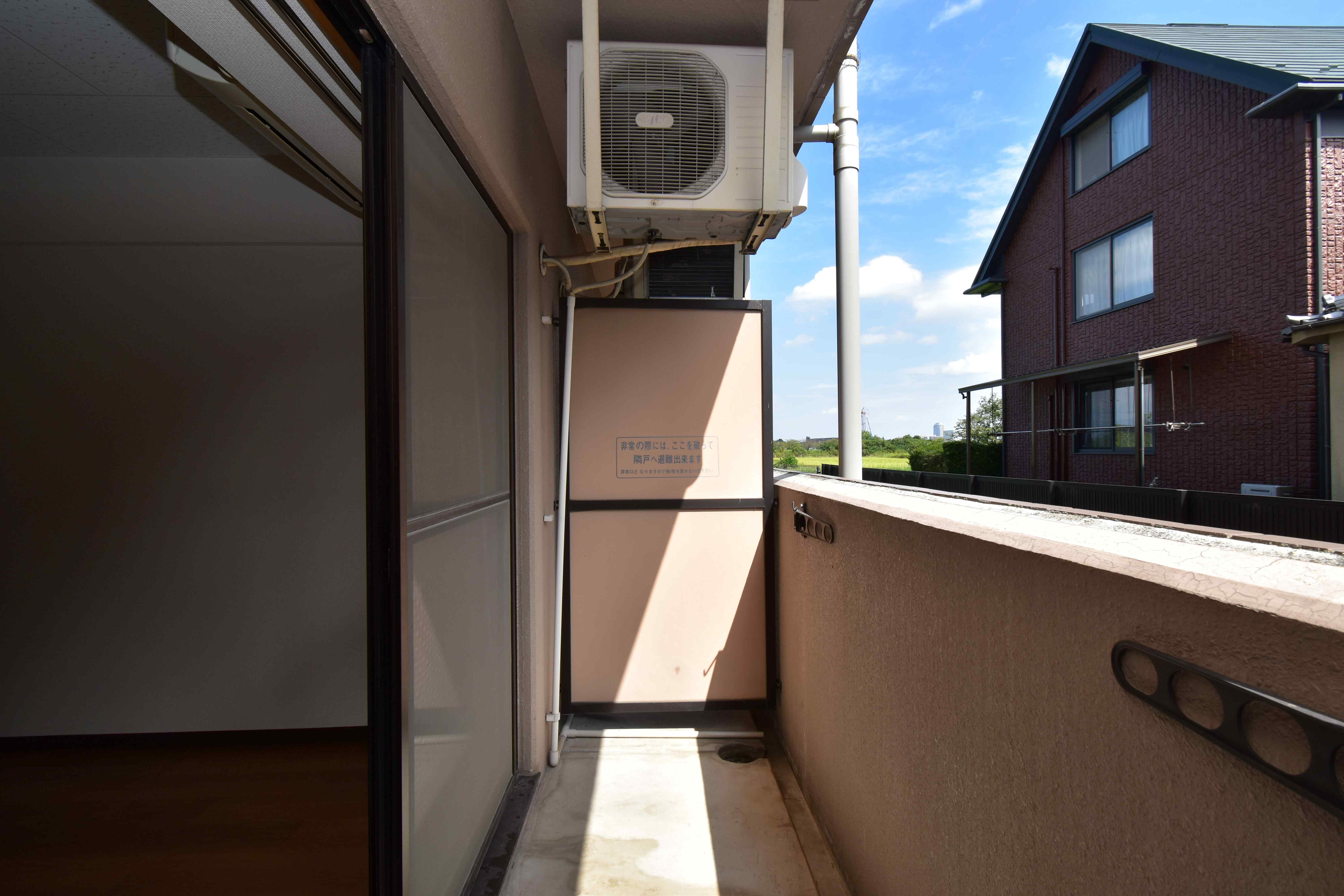 バルコニー　南東向きで日当たり良好なバルコニー♪（同仕様写真）