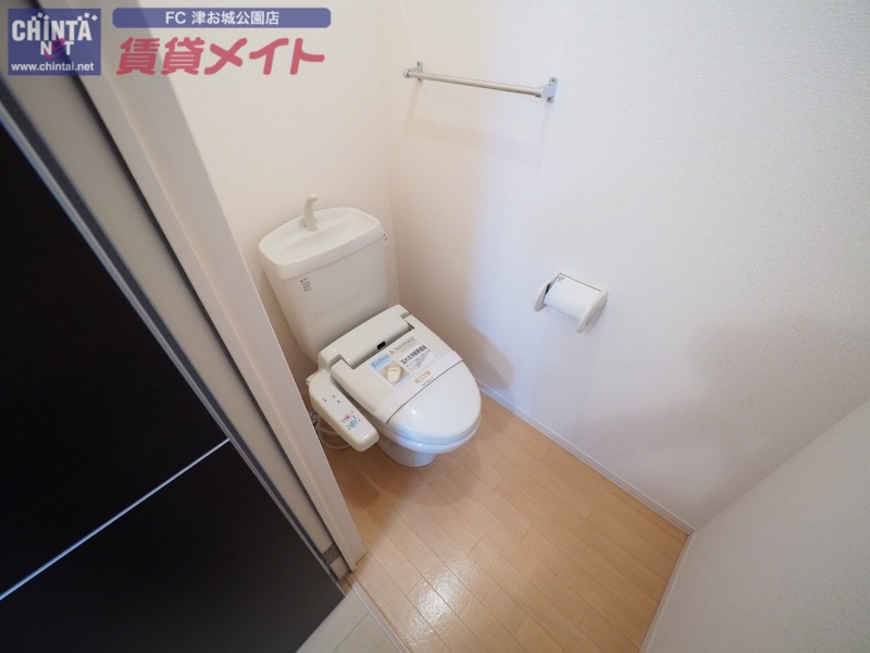 トイレ　同型参考写真