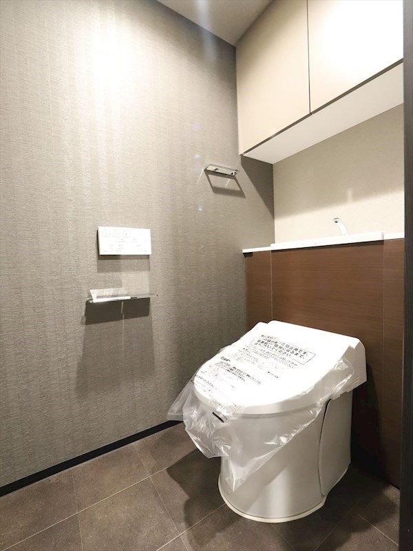 トイレ　温水洗浄暖房便座付トイレ