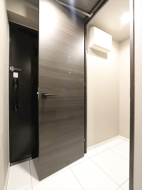 玄関　玄関　シューズクローク付（収納充実してます）