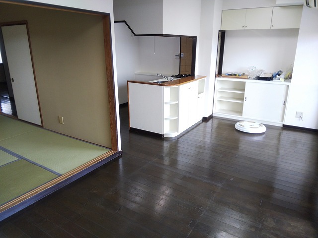 クローバーメゾン狐島の居間写真