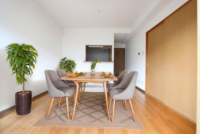 居室・リビング　ＣＧで家具等を配置したもので家具等は含まれません。