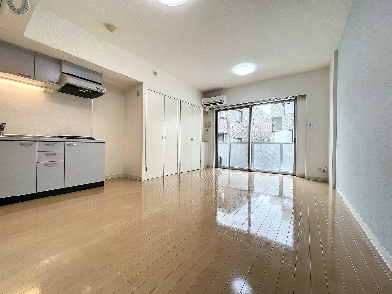 居室・リビング　※別部屋の参考写真です。