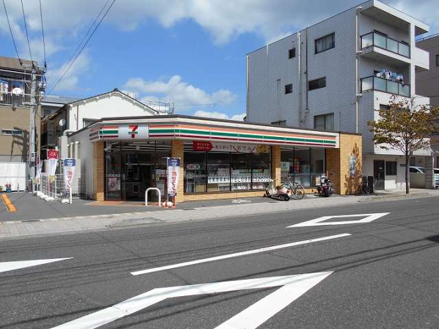 コンビニ　セブンイレブン鹿児島真砂町店（コンビニ）まで121m