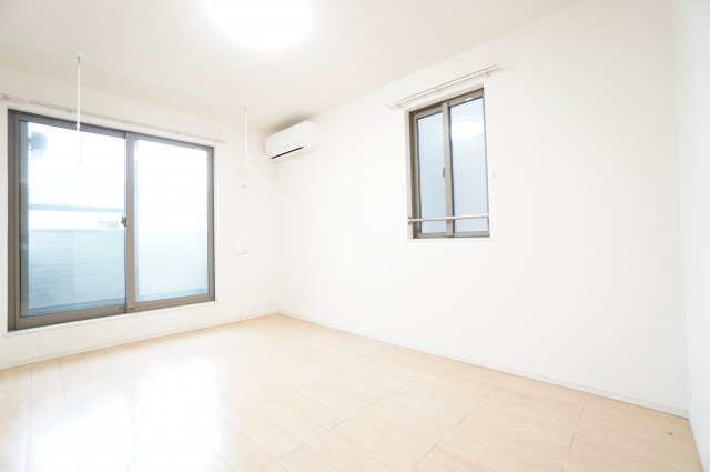 居室・リビング　※同物件・反転タイプの写真です。