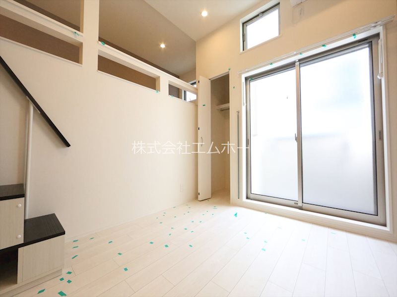 居室・リビング　洋室6.1帖　上段ロフト6.4帖（収納にも寝室にも使えます）