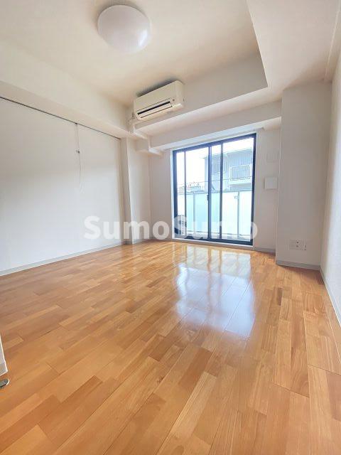 居室・リビング　こちらのリビングで趣味の時間をお楽しみください