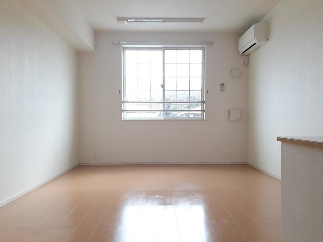 居室・リビング　ゆったり過ごせる居間です