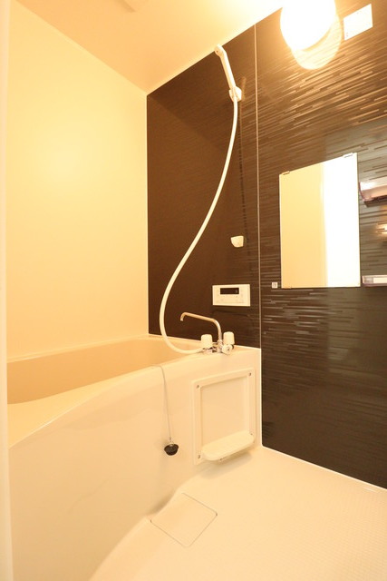 バス・シャワールーム　バス！