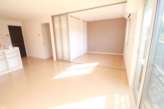 居室・リビング　※別号室の写真です。