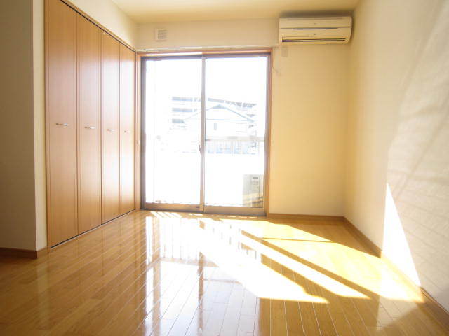 居室・リビング　明るいリビングです