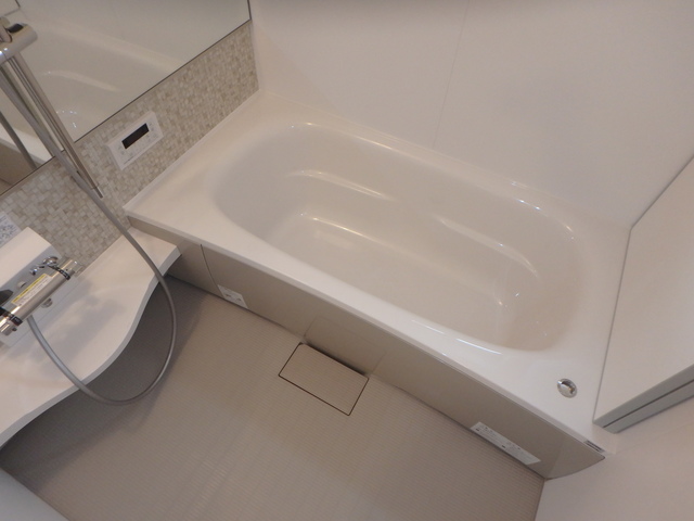 バス・シャワールーム　１坪バスでゆったり出来ますよ。