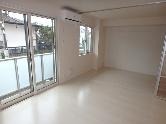 居室・リビング　明け広げれば１５帖のお部屋に。。