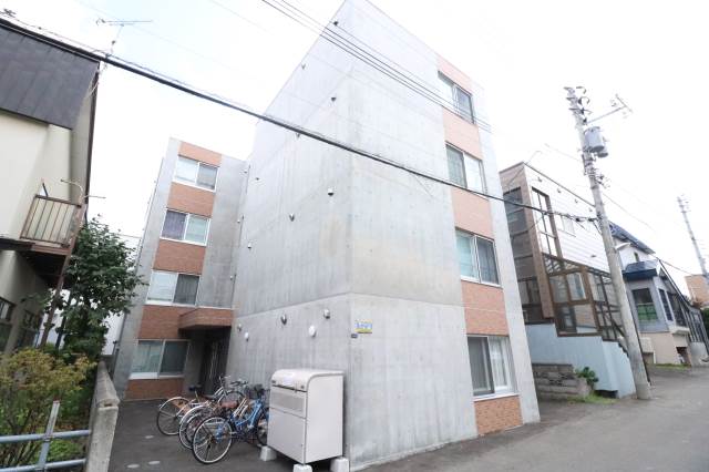 建物外観　４階建ての鉄筋★