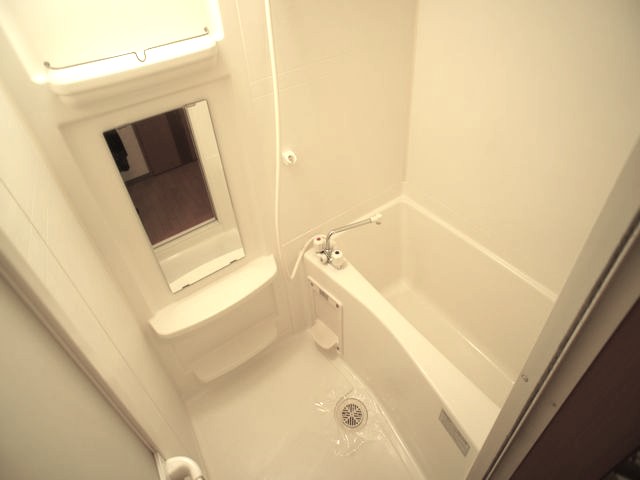 バス・シャワールーム　浴室換気乾燥機が付いています♪