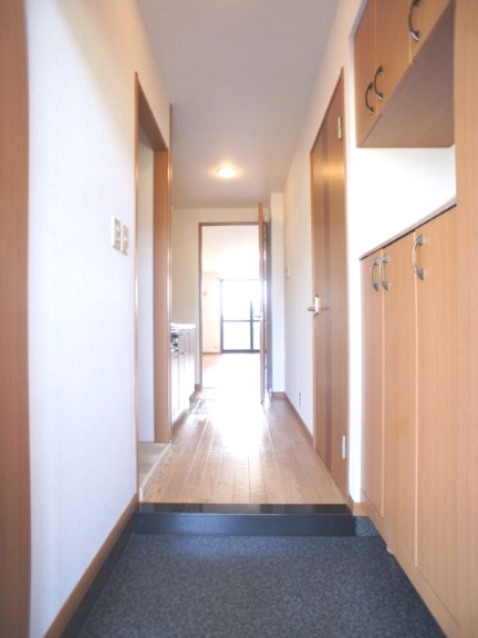 玄関　たくさん収納できるシューズボックスが付いています♪