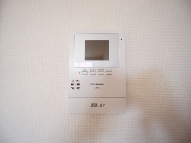セキュリティ　訪問者の確認ができるTVドアホン付きです♪