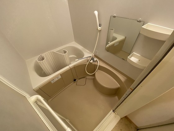 バス・シャワールーム　※別部屋の写真です