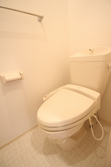 トイレ　※別室の参考写真の為、現況優先です。